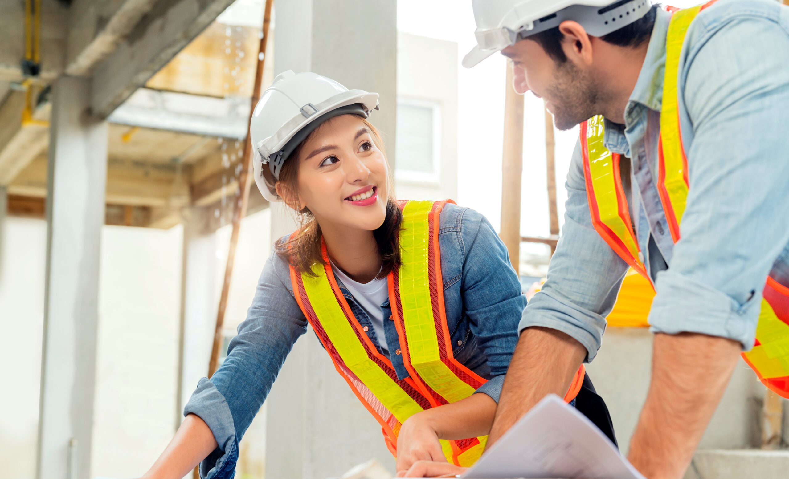 Man and woman in helmets work to implement agile in manufacturing